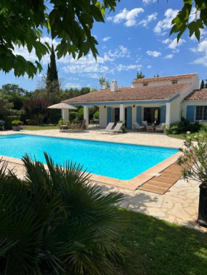 Villa Les Folies - magnifique jardin avec piscine